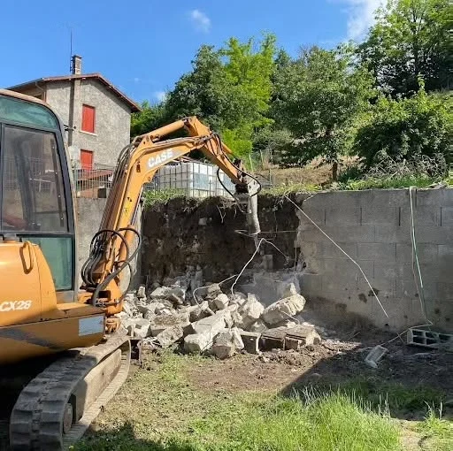 Dépose d’un ouvrage maçonné existant.